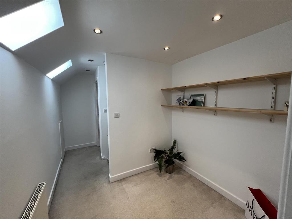 Landing/dressing room