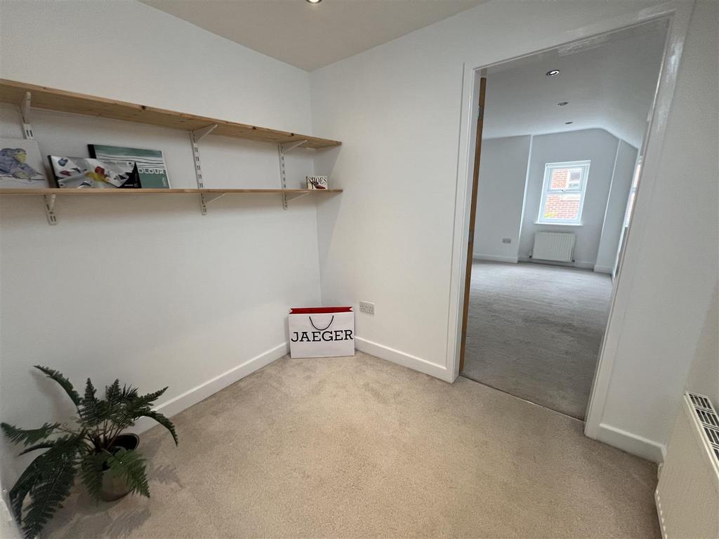Landing/dressing room