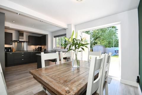 16 Ashgate Valley Road, Chesterfield, S40 4AX