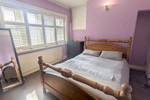 4 bedroom end of terrace house for sale, The Pond, Sowerby Bridge HX6