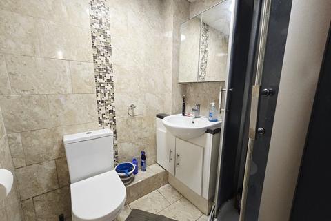 3 bedroom flat to rent, Criterion Mews,