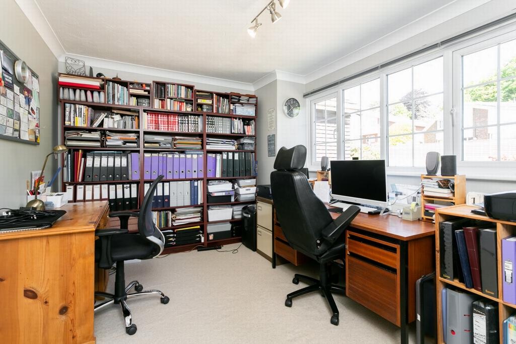 Bedroom/study