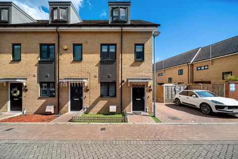 4 bedroom end of terrace house for sale, Fairlawn Crescent, Greenhithe DA9