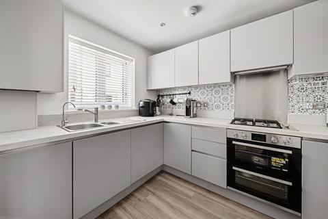 4 bedroom end of terrace house for sale, Fairlawn Crescent, Greenhithe DA9