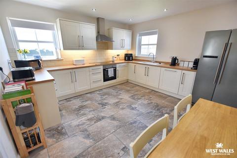 4 bedroom detached house for sale, Haverfordwest