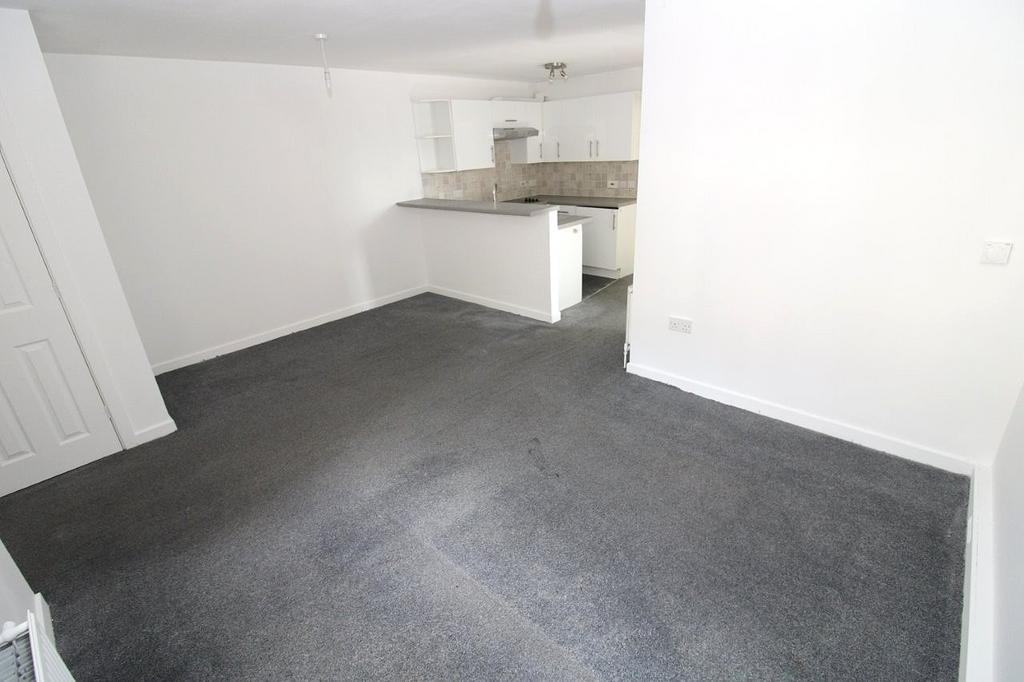 Lounge area &amp; kitchen
