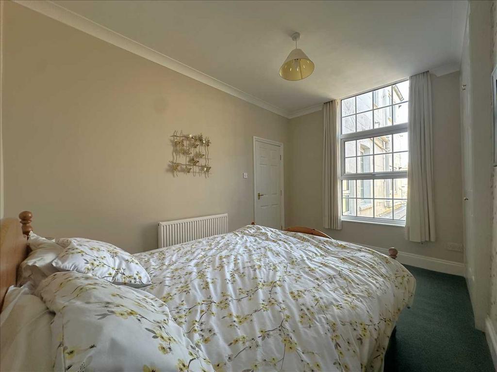 Bedroom (rear)