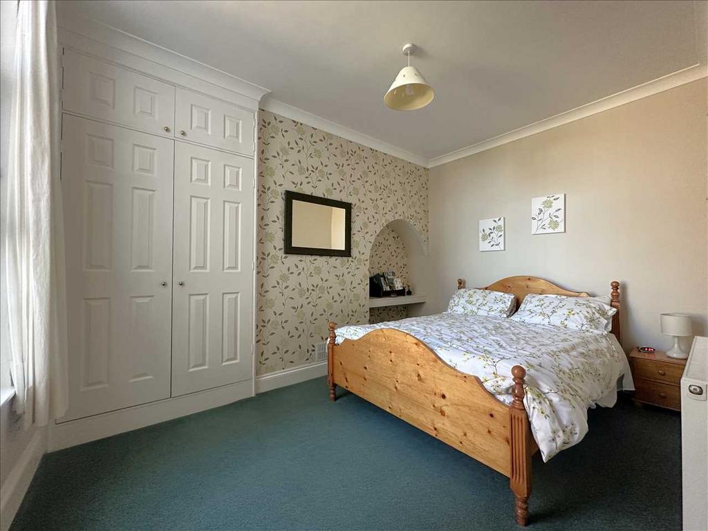 Bedroom (rear)