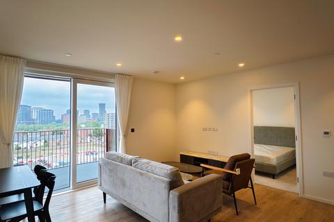 2 bedroom flat to rent, Poplar Riverside 2
