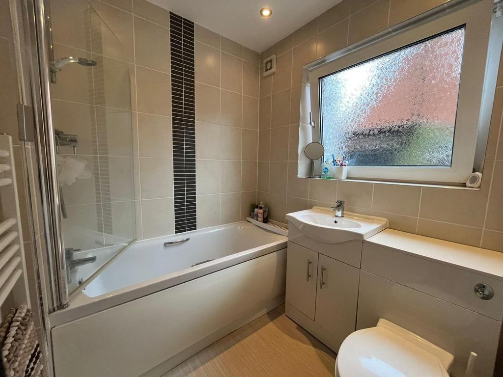 Bathroom 01.JPG