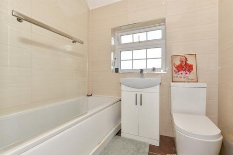 230 Romford Road, Aveley, South Ockendon, RM15 4PH