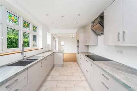 4 bedroom detached house for sale, Bosgrove, London E4