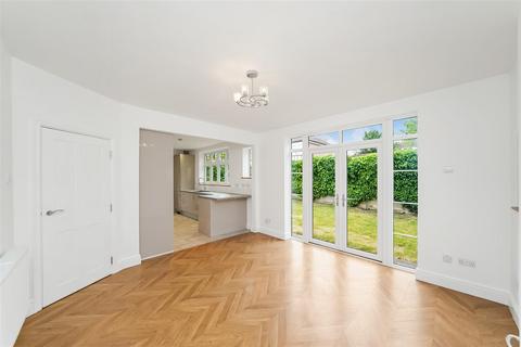 4 bedroom detached house for sale, Bosgrove, London E4