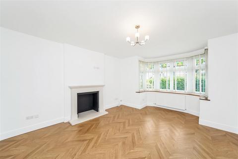 8 Bosgrove, London, E4 6QT