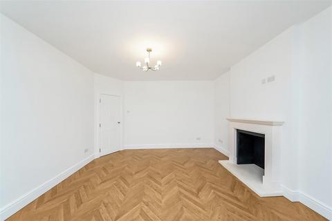 8 Bosgrove, London, E4 6QT