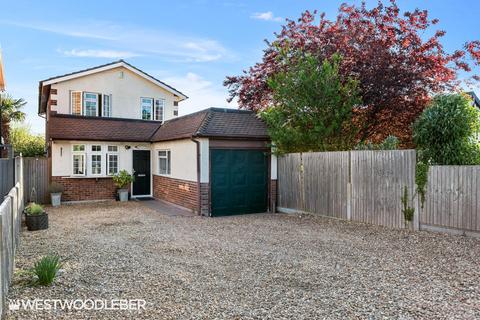 4 bedroom detached house for sale, Dobbs Weir Road, Hoddesdon EN11