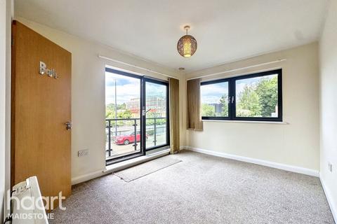 2 bedroom apartment for sale, Mckenzie Court, Maidstone