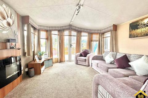 3 bedroom park home to rent, Park Road, Birchington, Kent, CT7