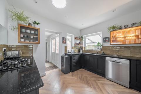 4 bedroom bungalow for sale, Saffron Platt, Guildford, Surrey, GU2