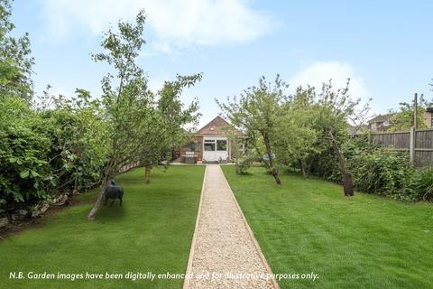4 bedroom bungalow for sale, Saffron Platt, Guildford, Surrey, GU2