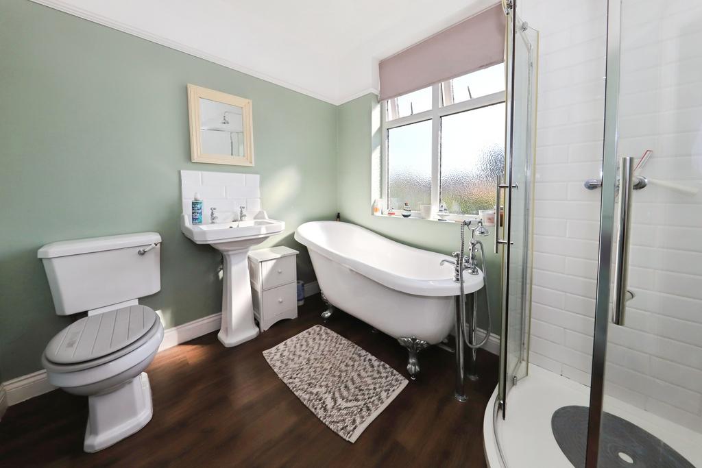 Bath/ Shower Room