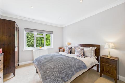 65 Court Avenue, Coulsdon, CR5 1HJ