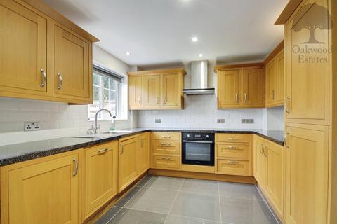 3 bedroom end of terrace house to rent, Blunden Drive, Langley SL3