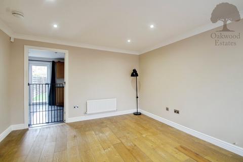 3 bedroom end of terrace house to rent, Blunden Drive, Langley SL3