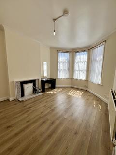 1 bedroom in a house share to rent, Pemberton road, N4