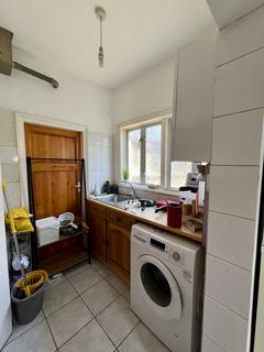 1 bedroom in a house share to rent, Pemberton road, N4