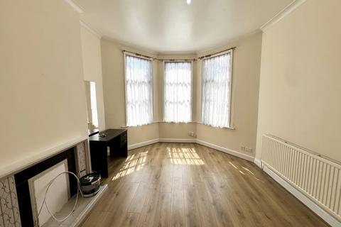 1 bedroom in a house share to rent, Pemberton road, N4