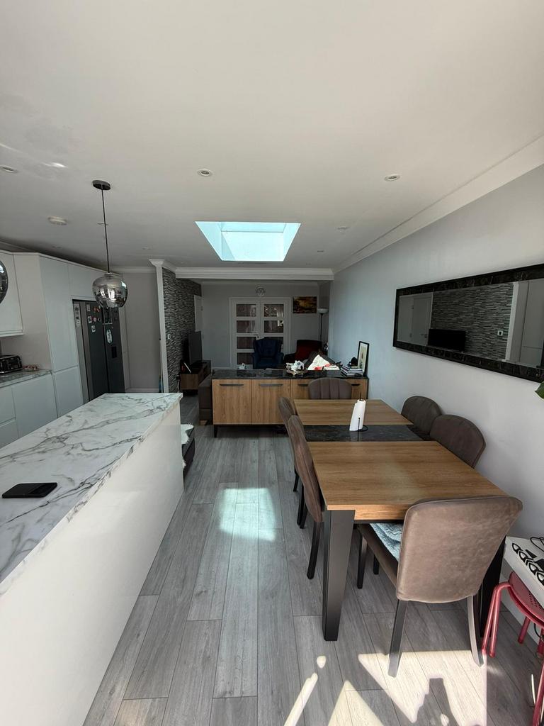 Luxury 4 Bedroom House in Enfield EN3