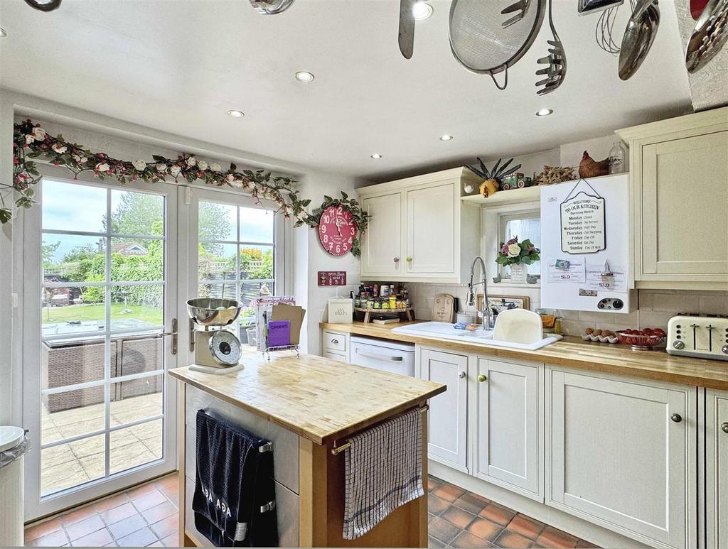 Kitchen c.jpg