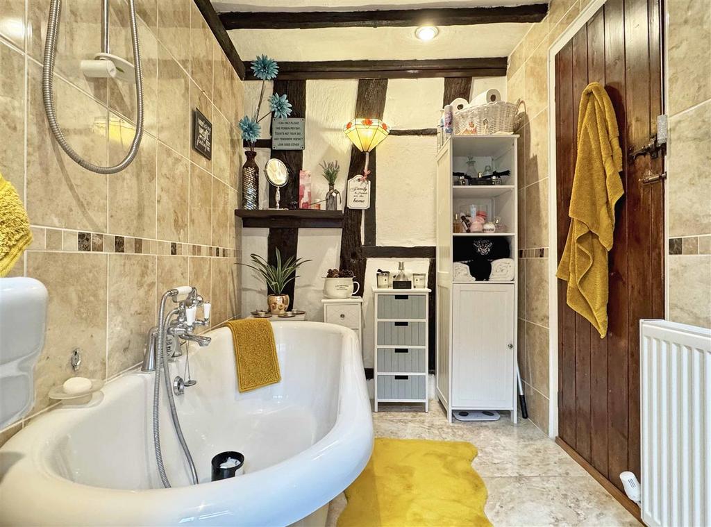 Bathroom b.jpg
