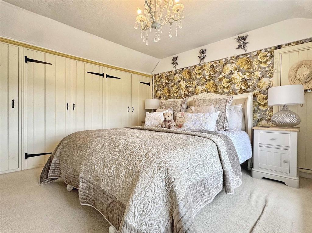 Master Bedroom b.jpg