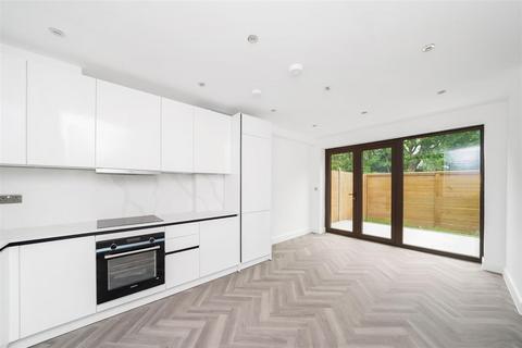 4 bedroom end of terrace house for sale, Larkshall Road, London E4
