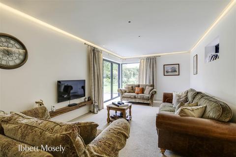 4 bedroom detached bungalow for sale, Ricketts Hill Road, Tatsfield TN16