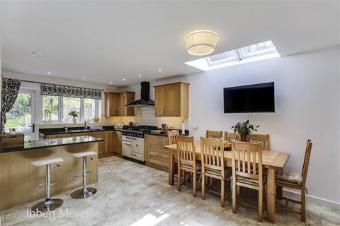 4 bedroom detached bungalow for sale, Ricketts Hill Road, Tatsfield TN16
