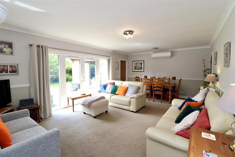 The Lorraul Town Street, Shiptonthorpe, York, YO43 3PE