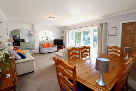 The Lorraul Town Street, Shiptonthorpe, York, YO43 3PE