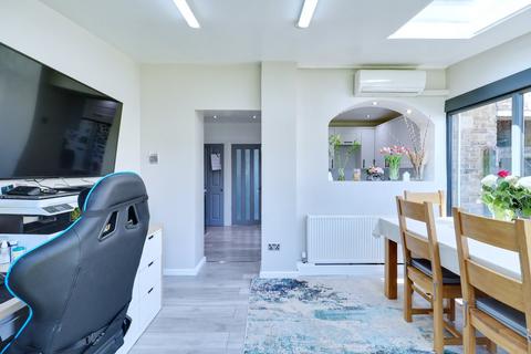 256 Romford Road, Aveley, South Ockendon, RM15 4PD