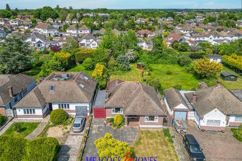 14 Newmans Drive, Hutton, Brentwood, CM13 2PZ