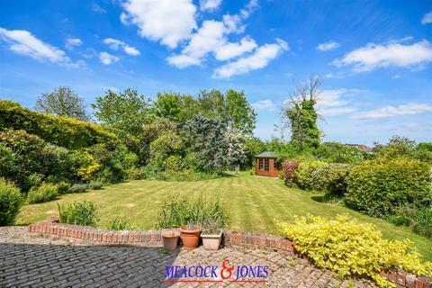 14 Newmans Drive, Hutton, Brentwood, CM13 2PZ