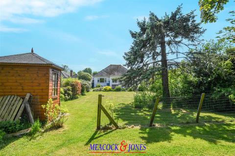 14 Newmans Drive, Hutton, Brentwood, CM13 2PZ