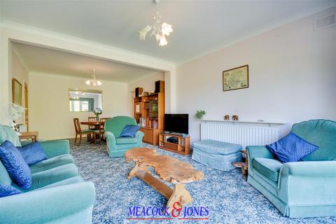14 Newmans Drive, Hutton, Brentwood, CM13 2PZ
