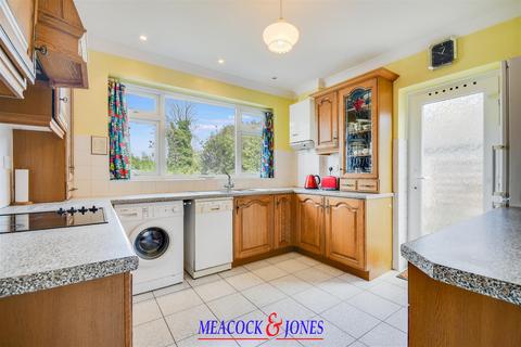 14 Newmans Drive, Hutton, Brentwood, CM13 2PZ