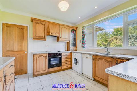 14 Newmans Drive, Hutton, Brentwood, CM13 2PZ