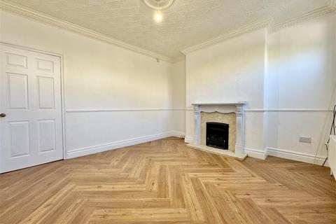 2 bedroom end of terrace house to rent, Blacker Road, Mapplewell