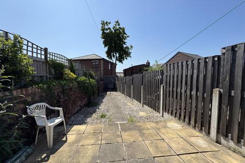 2 bedroom end of terrace house to rent, Blacker Road, Mapplewell