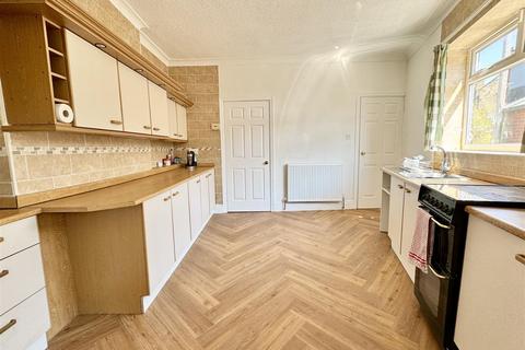 2 bedroom end of terrace house to rent, Blacker Road, Mapplewell